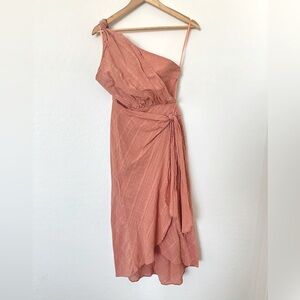 Soft peach one shoulder dress
Hello Molly
Size small